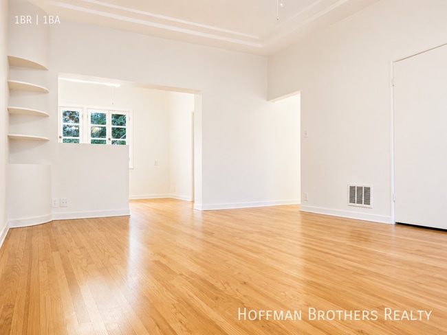 Building Photo - 909 S Serrano Ave