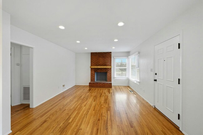 Photo - 2247 Bolinas St