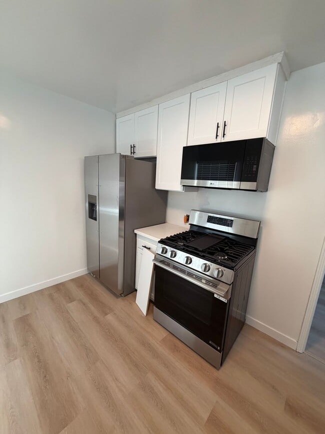Building Photo - 5327 Kinston Ave Unit 5329
