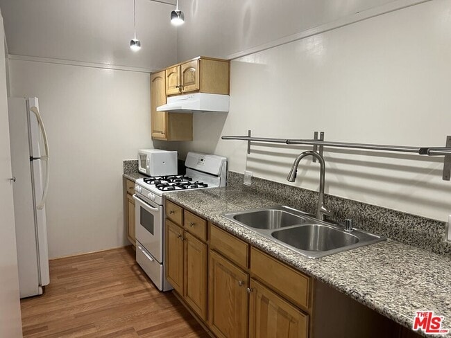 Building Photo - 11021 Missouri Ave Rental