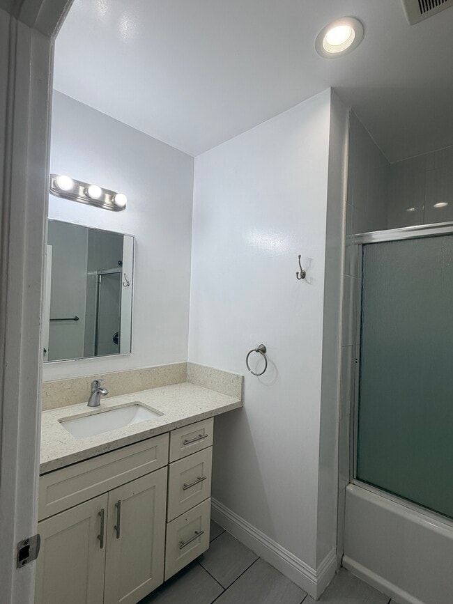 Photo - 1324 S Van Ness Ave Unit 1324