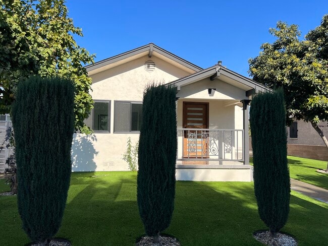 Private enterance to unit - 51 W 53rd St Unit 51.5