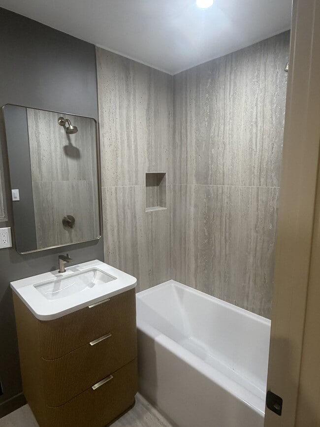 Photo - 422 E Fairview Blvd Unit 422 1/2
