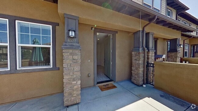 Building Photo - Large 2 Bedroom Townhome at The Village, L...