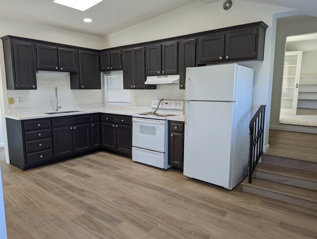 Building Photo - 2221 Suncrest Blvd