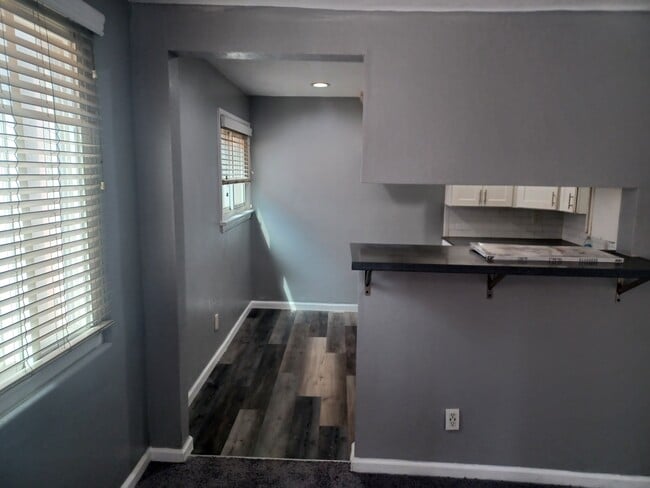 Building Photo - 221 W Hillcrest Blvd Unit HILLCREST Rental