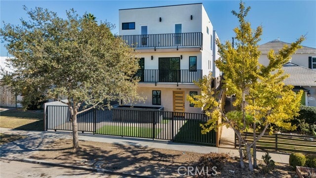 Building Photo - 1736 Carmona Ave