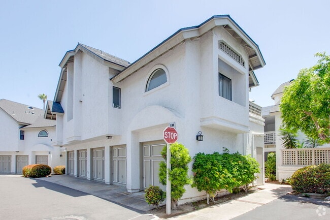 Building Photo - 518 Via De La Valle Rental