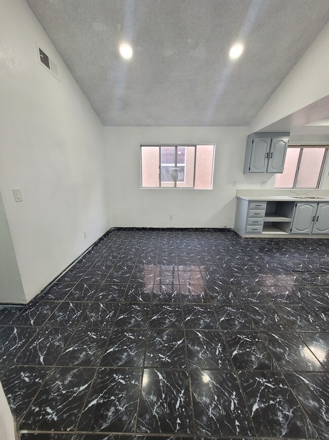 Photo - 3060 Southern Ave Unit A