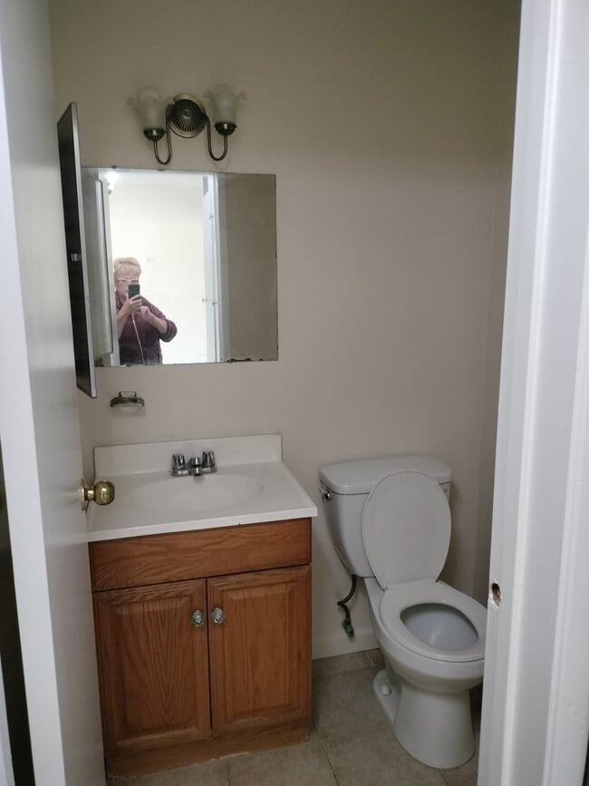 Building Photo - 4364 W 133rd St Unit C