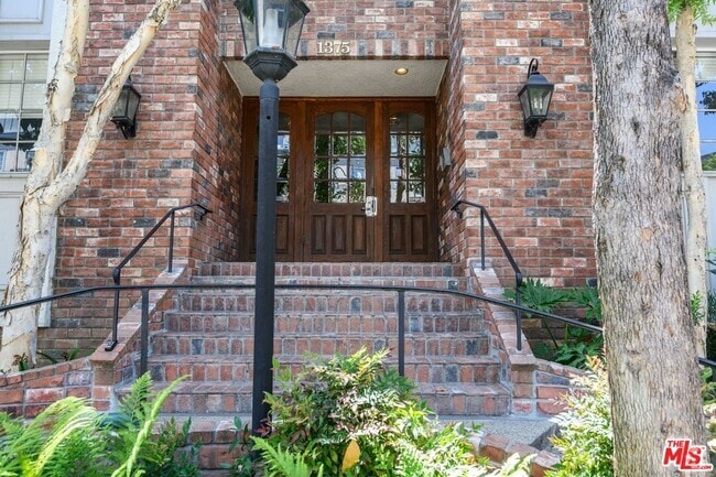 Building Photo - 1375 Kelton Ave Unit 108 Rental