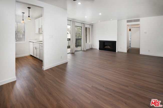 Building Photo - 11201 Summertime Ln Unit 201