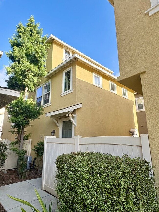 Tri-Level Condo within Walking Distance to... - Tri-Level Condo within Walking Distance to...