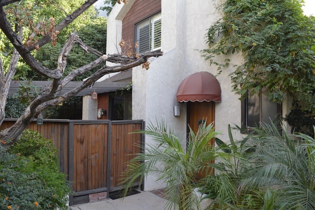 Building Photo - 1244 Valley View Rd Unit 115