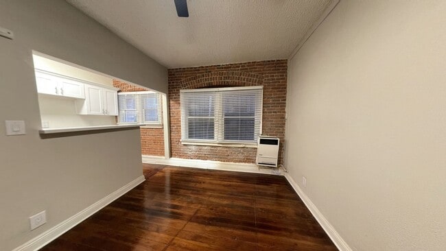 Photo - Leeward Apts...New York Style..Gorgeous Newly Remodeled!