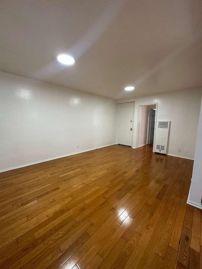 Photo - 1737 N Sycamore Ave Unit 211