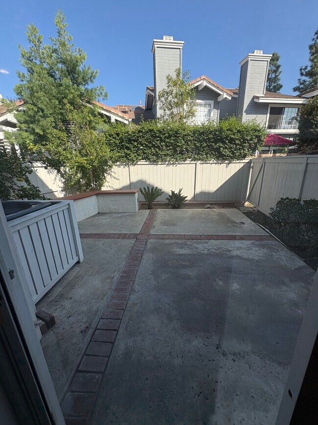 Photo - 2211 Carob Way