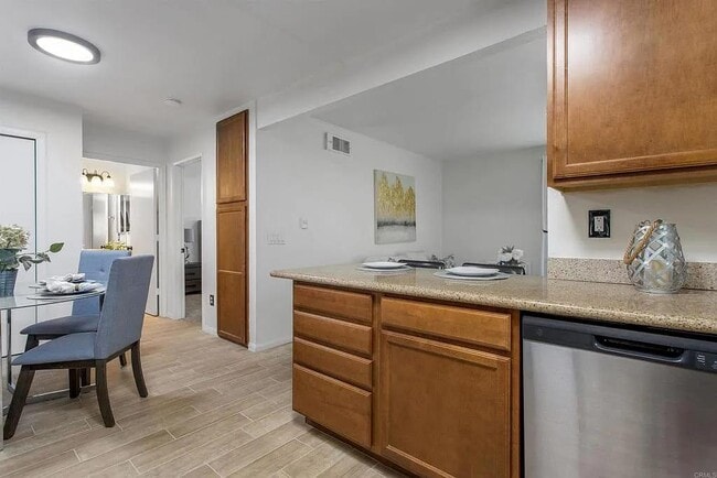 Photo - 830 W Lincoln Ave