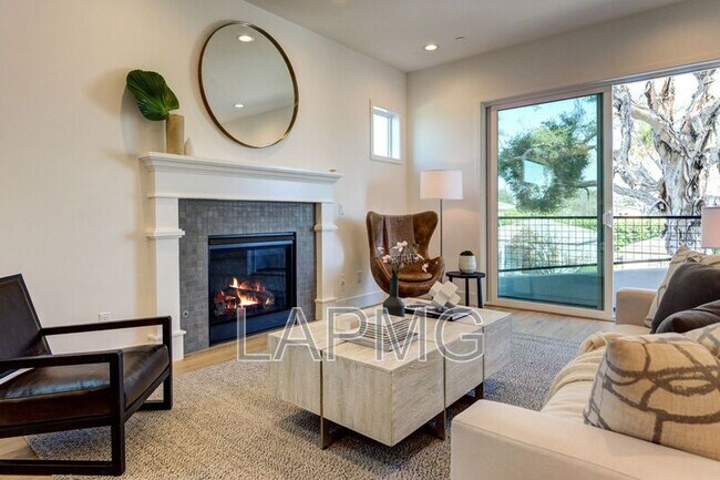 Photo - 6016 Comey Ave