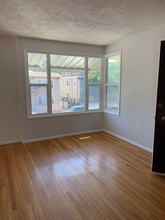 LIVING ROOM - 1047 E 1st St Unit #7 Mayfair House