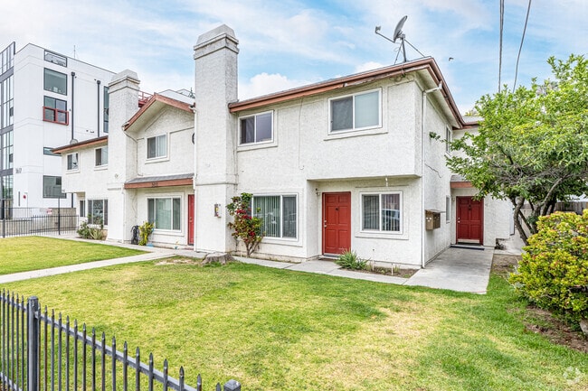 Building Photo - 5621 Klump Ave
