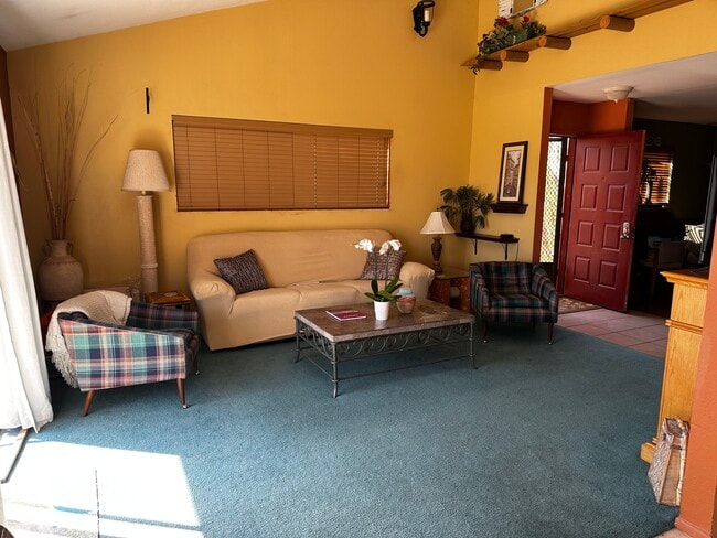 Living room - 49174 Wayne St