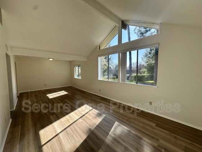 Photo - 10020 Larwin Ave