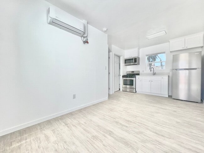 Building Photo - 1763 W 38th St Unit 3798 S Gramercy Pl