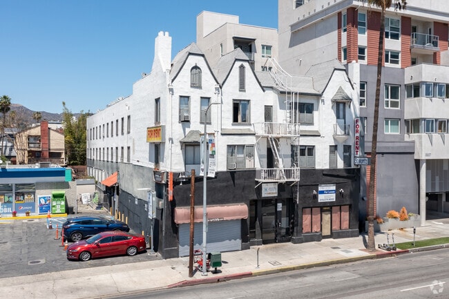 Moritz/City Street メロハー St. Moritz Apartments - Los Angeles, CA | WestsideRentals.com