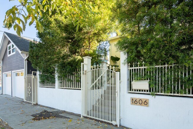Photo - 1606 Myra Ave