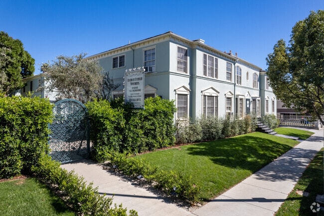 1828-1850 N Edgemont Street Los Angeles, C... - 1828-1850 N Edgemont Street Los Angeles, C... Apartments