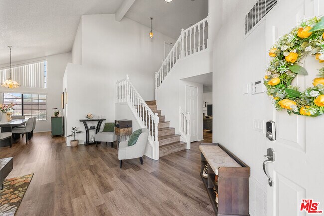Photo - 43258 33rd St W