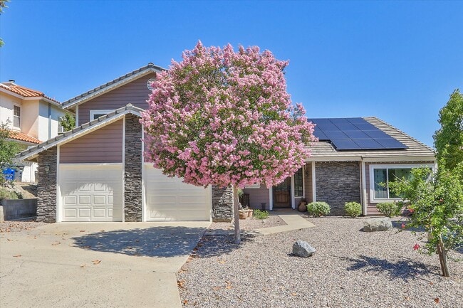 Building Photo - 15549 Vista Vicente Dr Rental