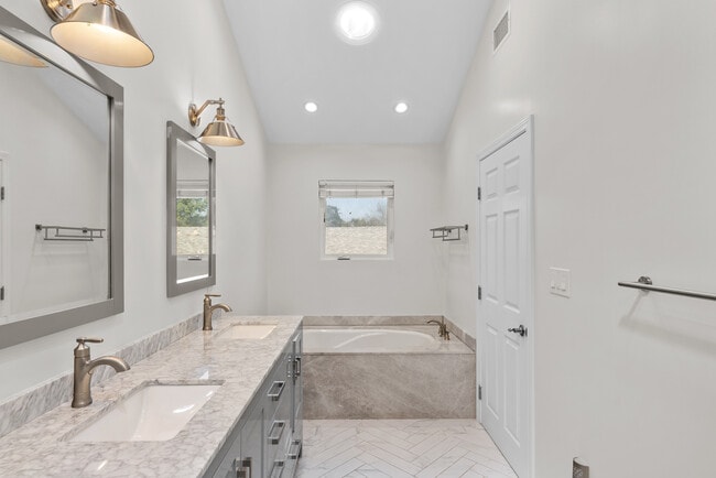 Primary Bath - 4242 Van Nuys Blvd