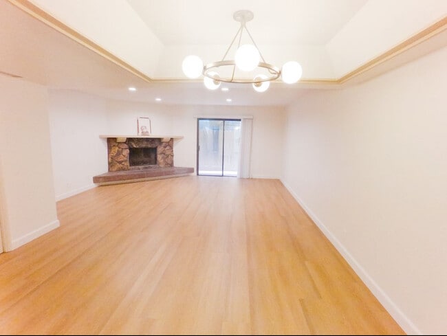Building Photo - 227 N Belmont St Unit 3 Rental