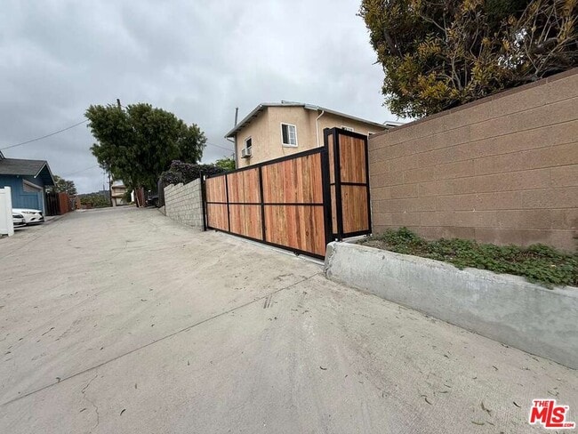 Photo - 1153 W 2nd St Unit 1157