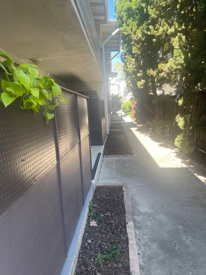 Photo - 11842 Goshen Ave