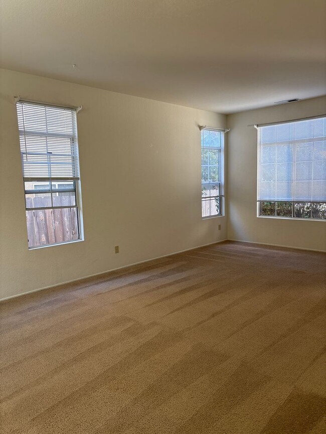 Photo - Four Bedroom Home in Sante Fe Hills, San M...