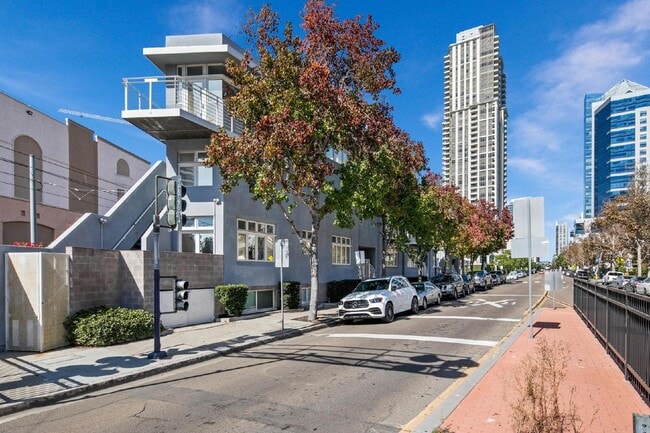 Photo - Live in one of San Diego’s most desirable locations in This award-winning architectural gem, "7 o... Unit B