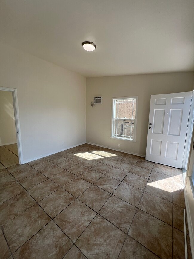 Building Photo - 518 Eastmont Ave Unit Remodeled 1BD-1BA Rental