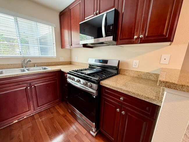 Photo - 5550 Owensmouth Ave