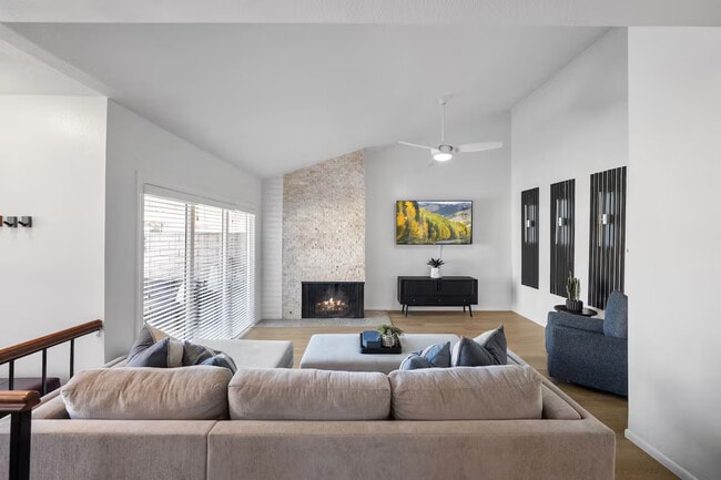 Photo - 2718 Nectarine Ave