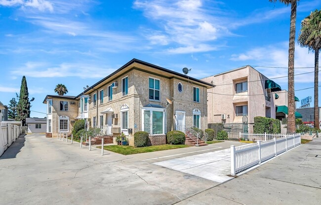 Building Photo - 14527 Hartland-11 Unit 11