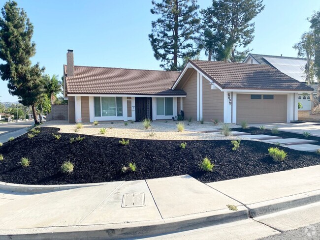 Building Photo - Amazing Pet friendly Anaheim home!