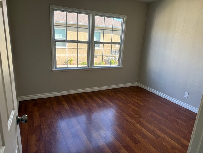 Photo - 1213 W Victory Blvd