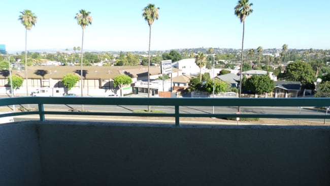 Photo - 5271 Huntington Dr N Unit 207