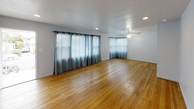 Photo - 6118 Pembroke Dr