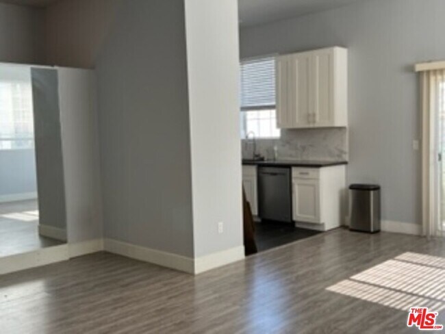 Photo - 6833-6833 Hinds Ave