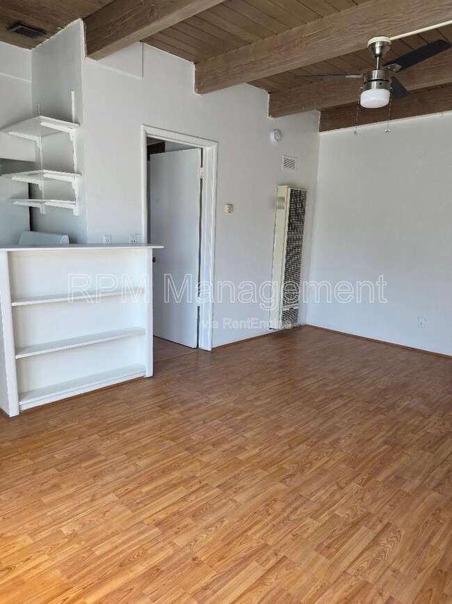Building Photo - 1909 Beachwood Dr Unit 12