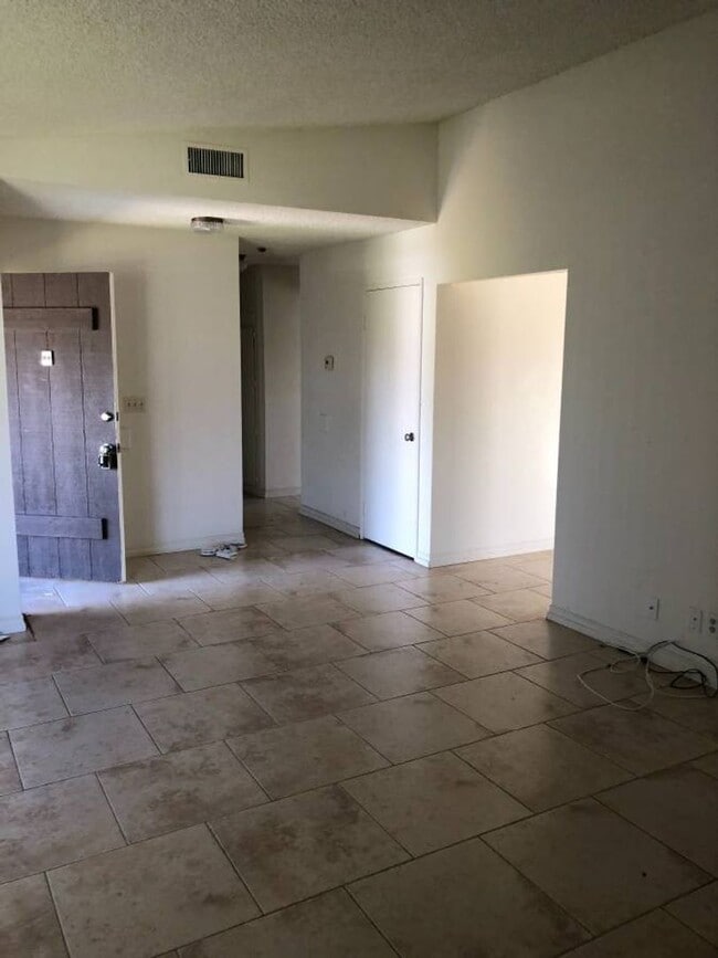 Photo - Moorpark 3 Bedroom 2 Full Bathroom close to Moorpark College